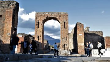 Pompeii and Vesuvius fast line