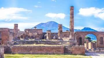 Pompeii and wine tasting fast line